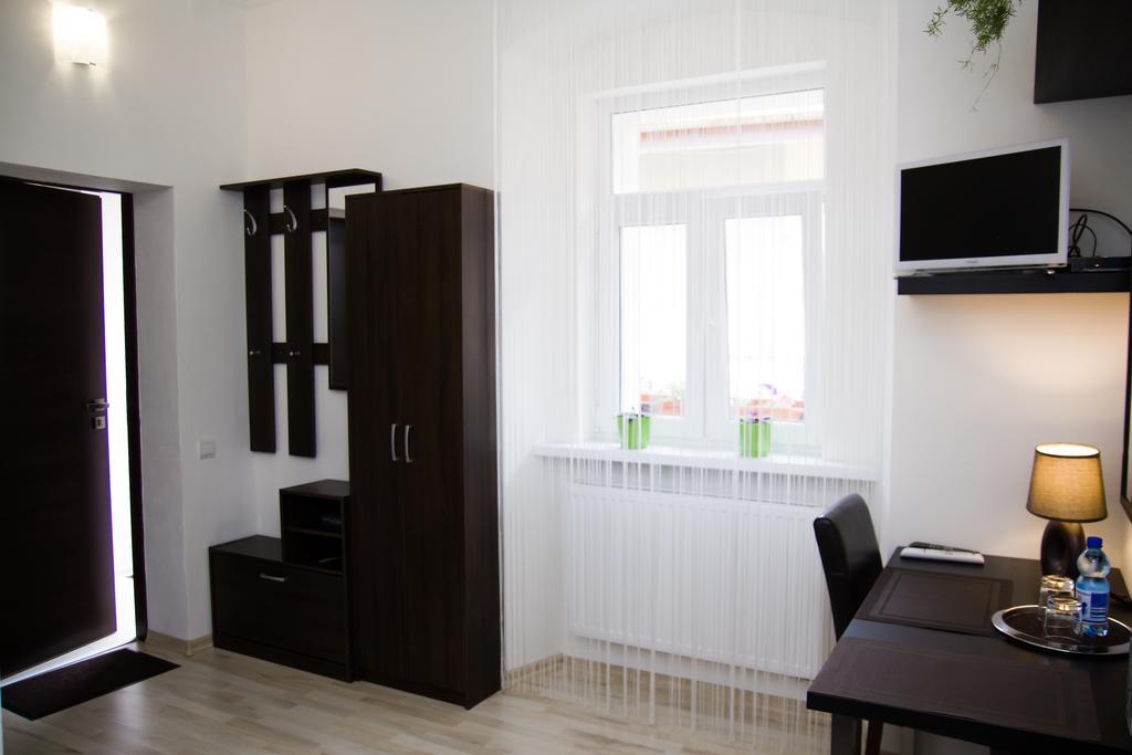 Leo Apartment Bratislava Buitenkant foto