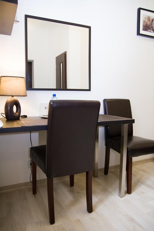 Leo Apartment Bratislava Buitenkant foto