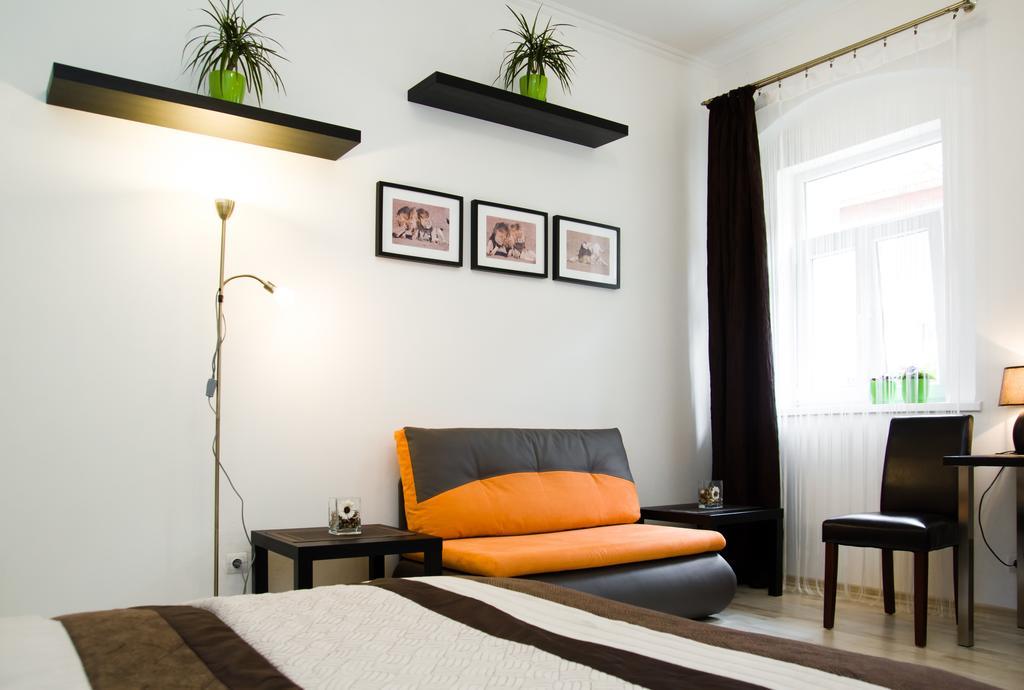Leo Apartment Bratislava Buitenkant foto