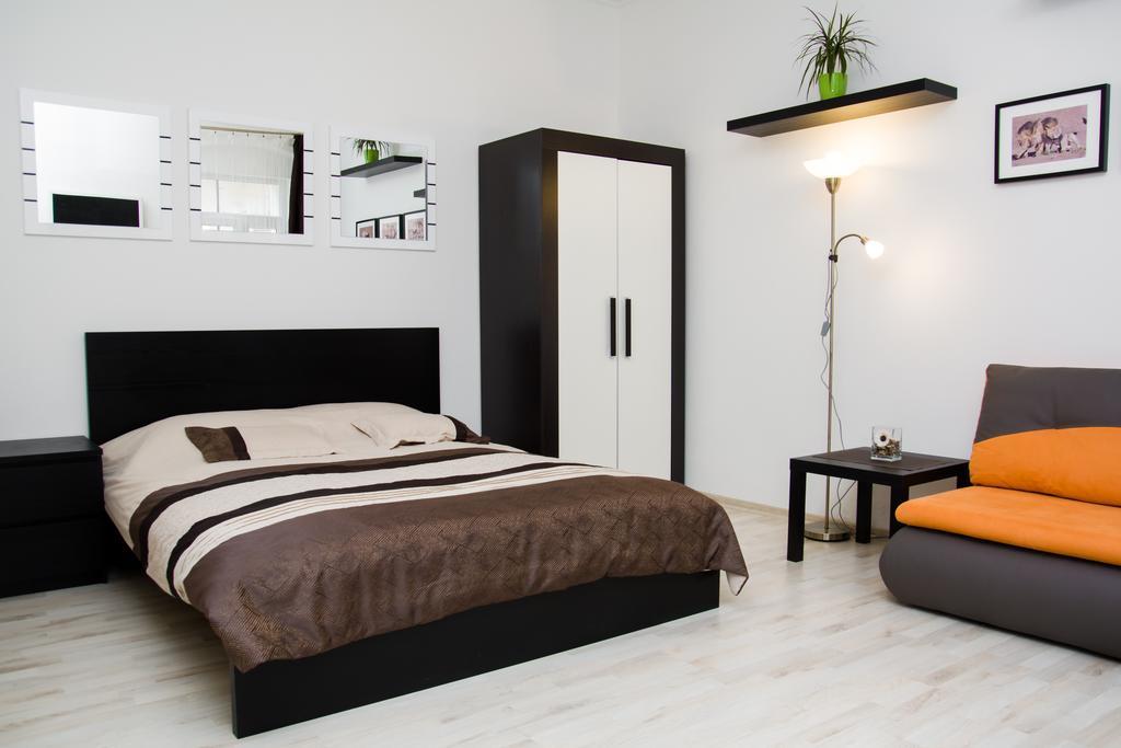 Leo Apartment Bratislava Buitenkant foto