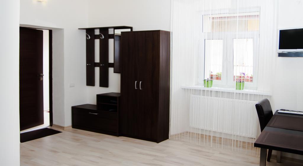 Leo Apartment Bratislava Buitenkant foto