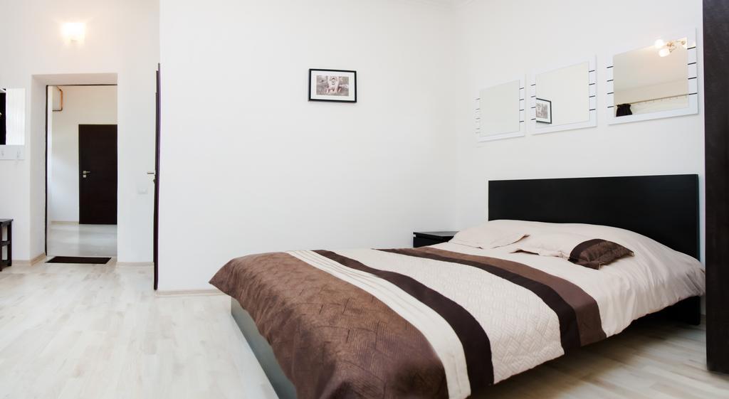 Leo Apartment Bratislava Buitenkant foto