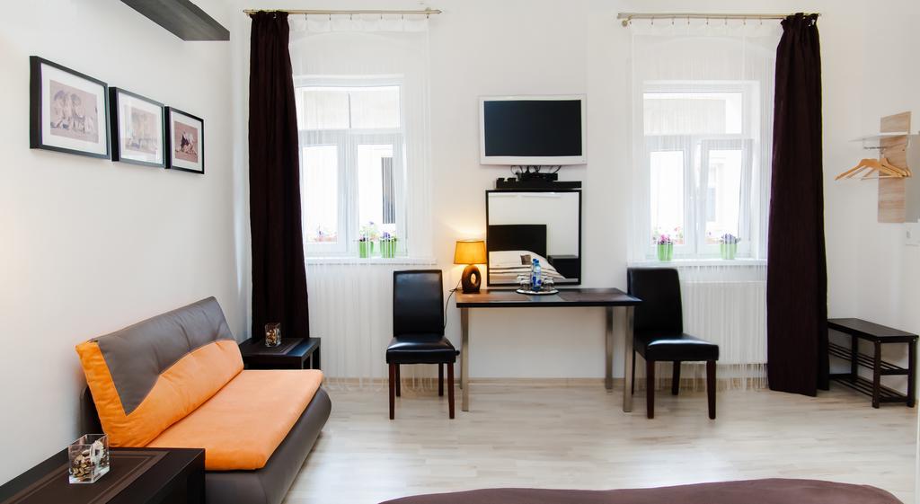 Leo Apartment Bratislava Buitenkant foto