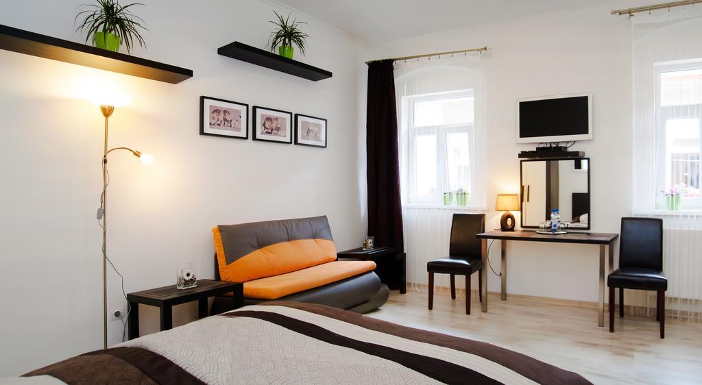 Leo Apartment Bratislava Buitenkant foto