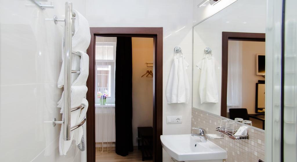 Leo Apartment Bratislava Buitenkant foto