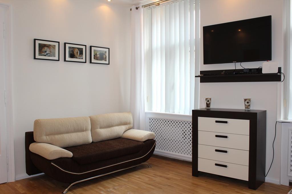 Leo Apartment Bratislava Buitenkant foto