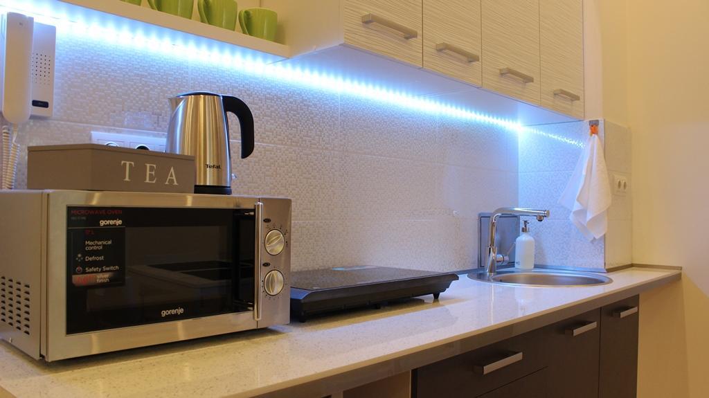 Leo Apartment Bratislava Buitenkant foto