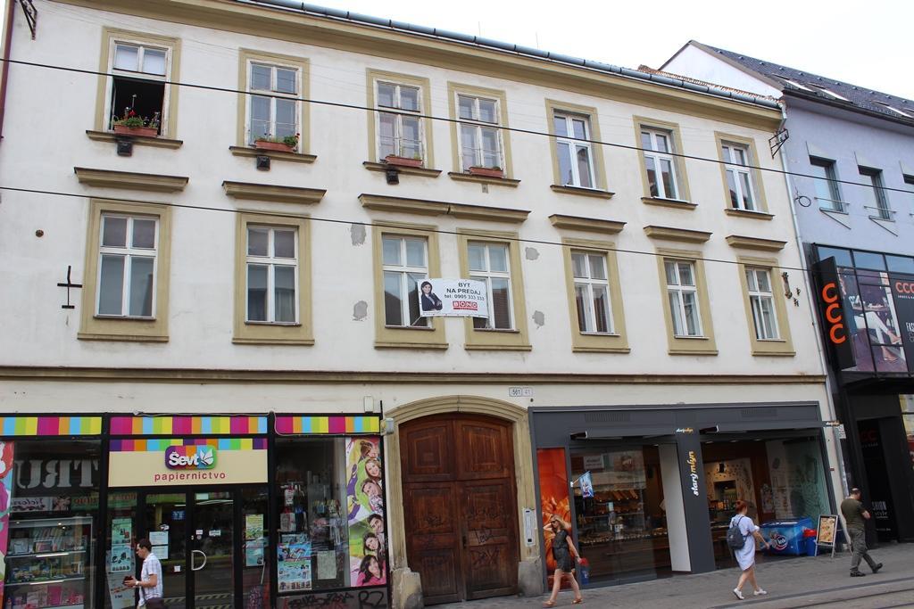 Leo Apartment Bratislava Buitenkant foto