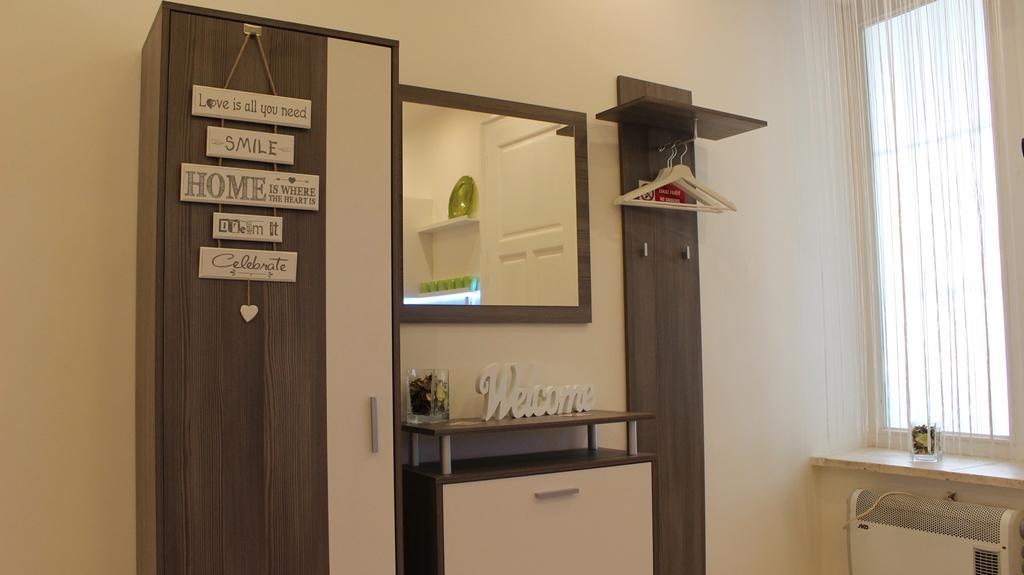 Leo Apartment Bratislava Buitenkant foto